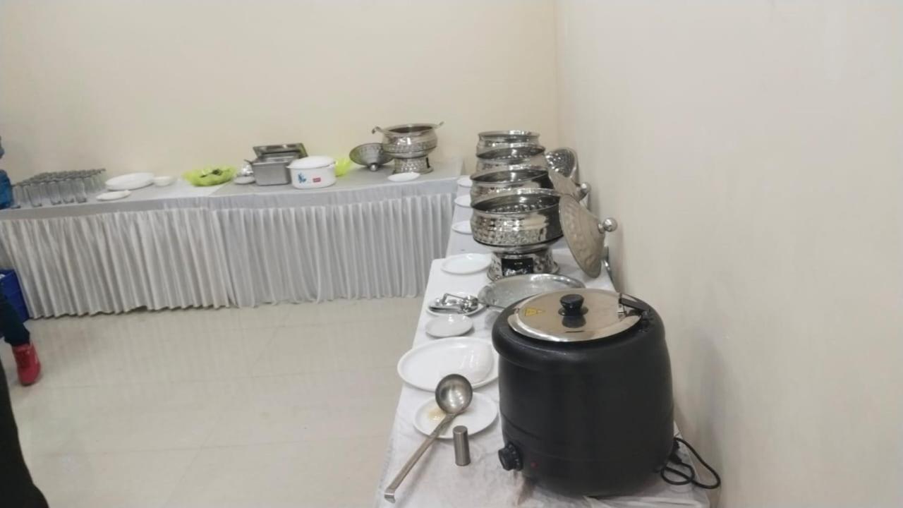 Shourya Hotel And Banquet Noida Exteriér fotografie