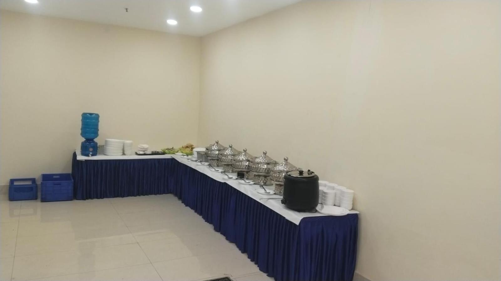 Shourya Hotel And Banquet Noida Exteriér fotografie