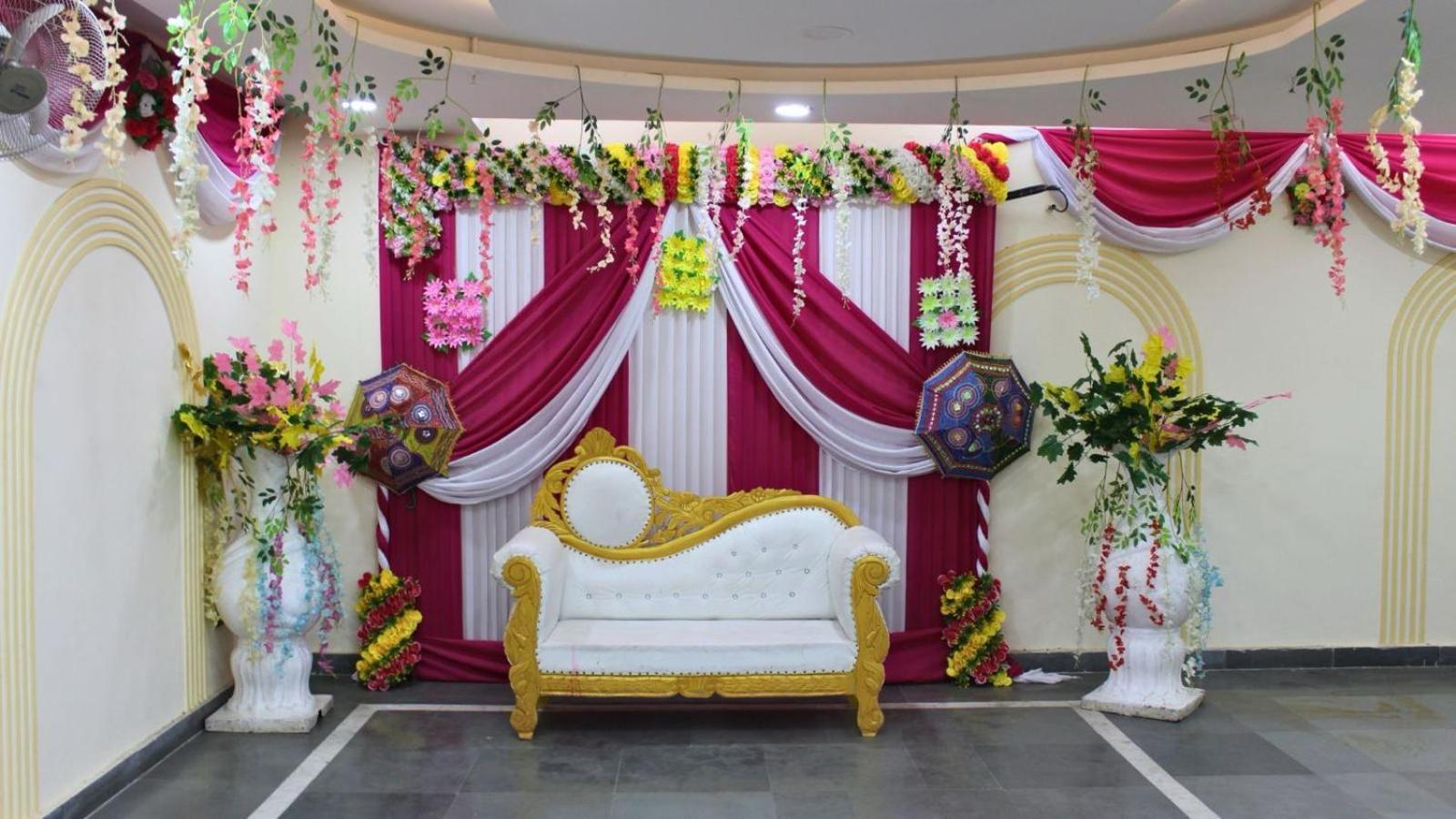 Shourya Hotel And Banquet Noida Exteriér fotografie